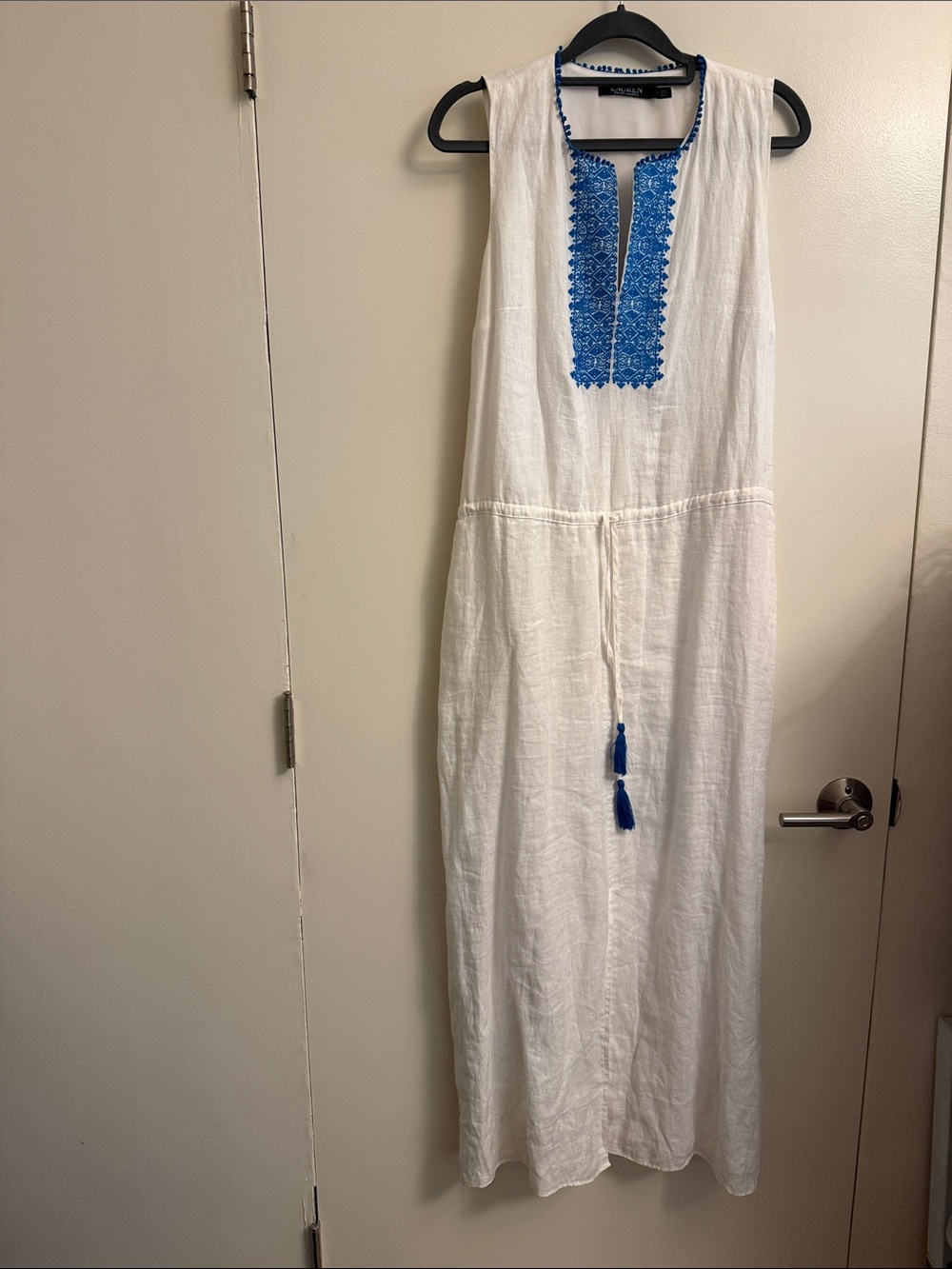 Cute Lauren Ralph Lauren white cotton/linen summer maxi with blue accents.